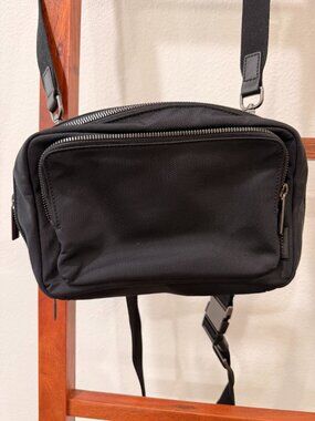 Away fanny pack / cross body bag